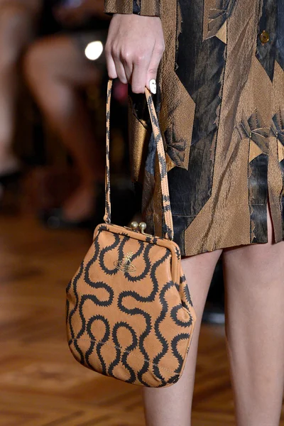 Look 19